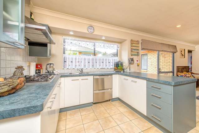 6 Greta Banks Place Wattle Downs_2