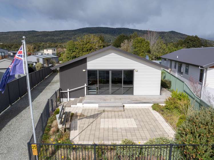 25 Motu-Au Close Manapouri_1