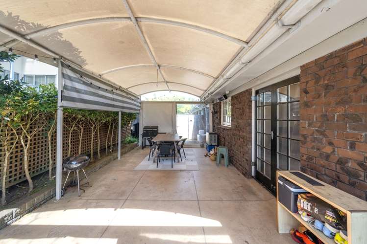 1/4 and 2/4 Jern Place Eastern Beach_7