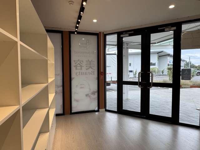 For lease – prime retail/commercial space