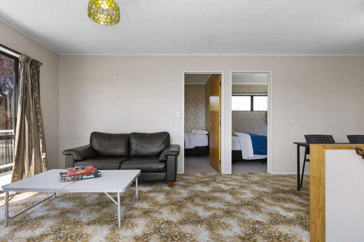 1 and 2/8 Charles Crescent Rainbow Point_19