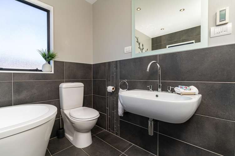 8 Shastri Terrace Khandallah_16