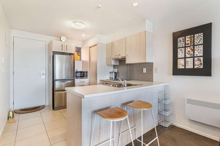 323/17 Link Crescent_4