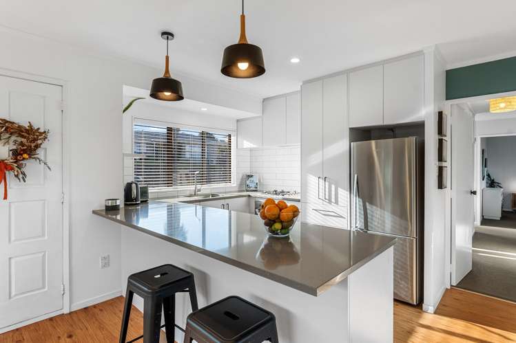 70 Heron Avenue East Matua_5