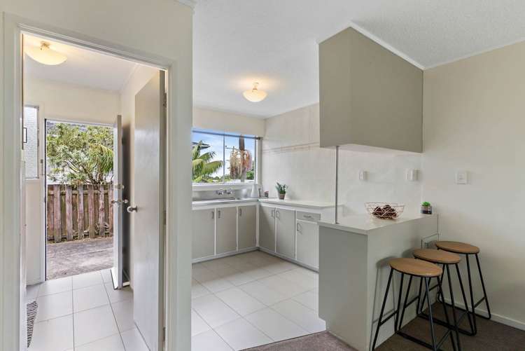 2/200 Chivalry Road Glenfield_6