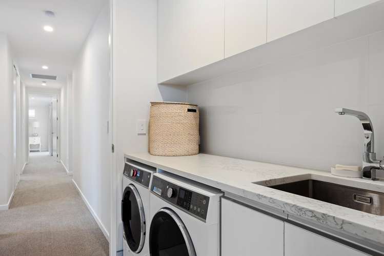 13 Selfe Crescent Burwood_17