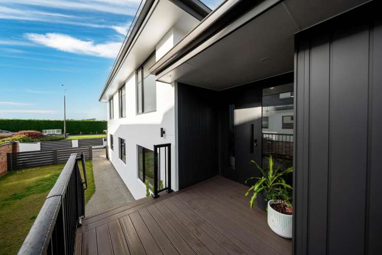 708 Queens Drive Waikiwi_29