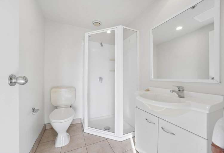 4D/10 Crown Lynn Place New Lynn_6