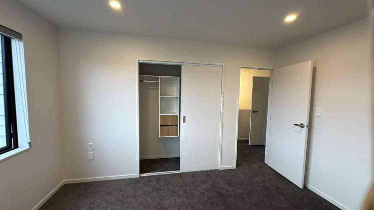 76 McLeod Road Te Atatu South_10