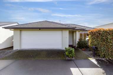 53 Chateau Crescent_2