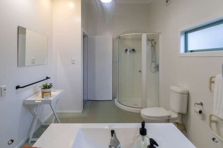 338 Glengarry Road Glen Eden_10