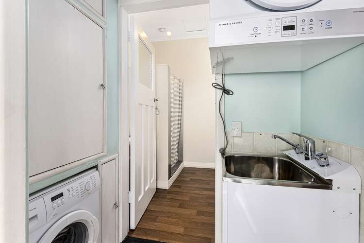 96 Apu Crescent Lyall Bay_6