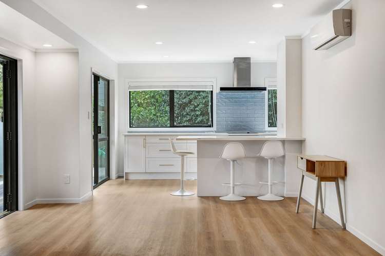 2/9 Eastwood Rise Browns Bay_5