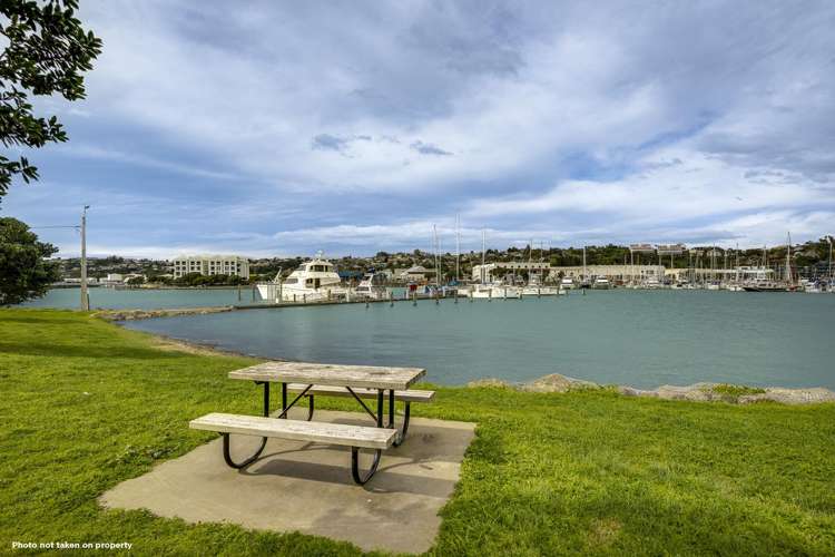 2/8 Meeanee Quay Westshore_19