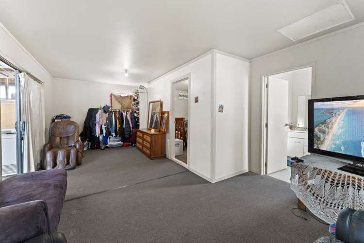 48 Chelburn Crescent Mangere East_16