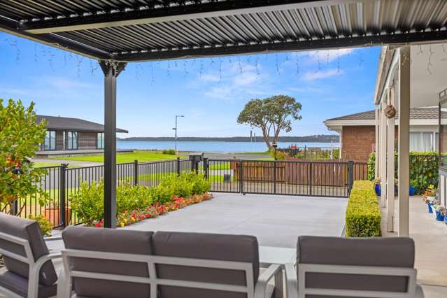 Harbourside Location!
