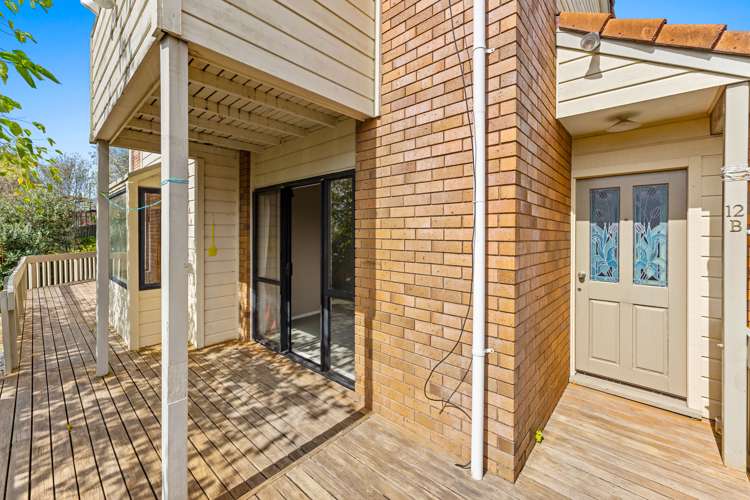 2/12 Helicon Place Totara Vale_6