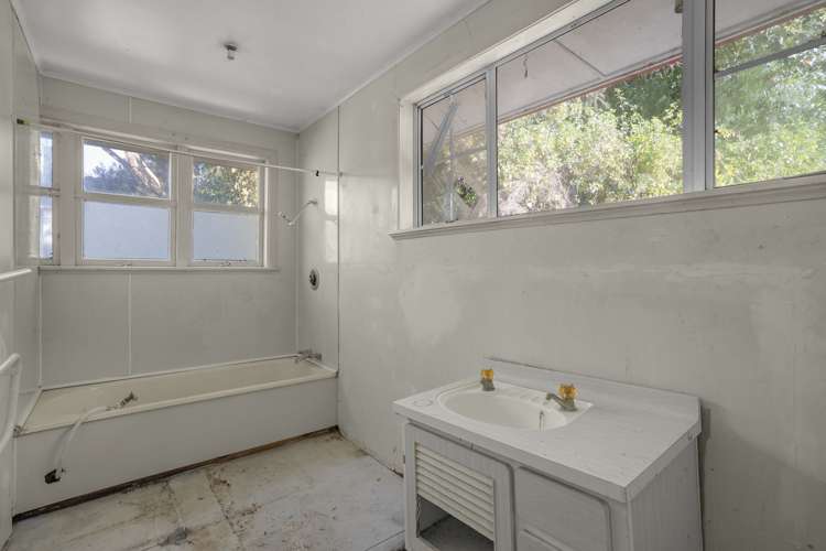 8 Stokes Valley Road Stokes Valley_12