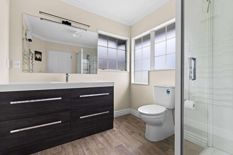 70 Whiting Crescent Greenmeadows_19