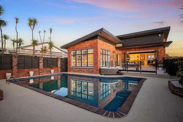 Mid-Century Oasis in the Bays