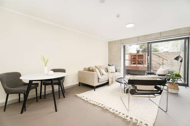 02/111 Molesworth Street Thorndon_4