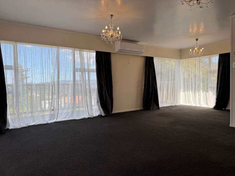 4 Royal Road Massey_11