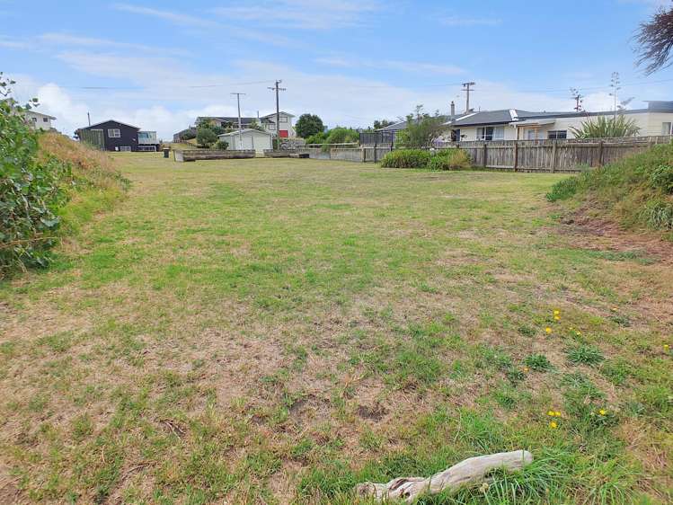 33 Marine Parade Foxton Beach_17