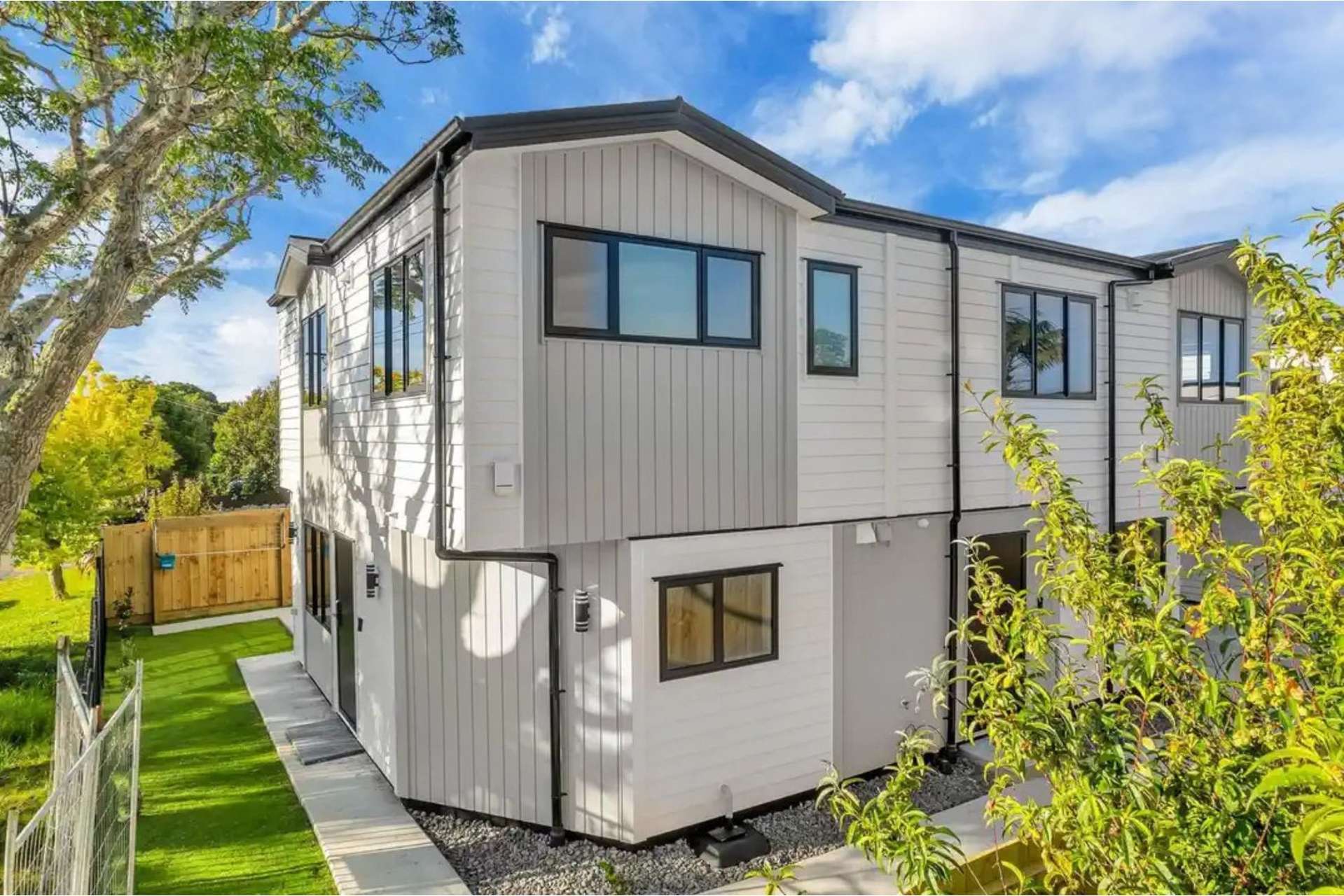 2/15 McKean Avenue Manurewa_0