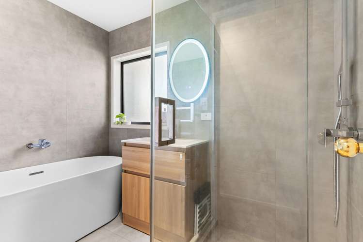 13a Pinewood Grove Botany Downs_13