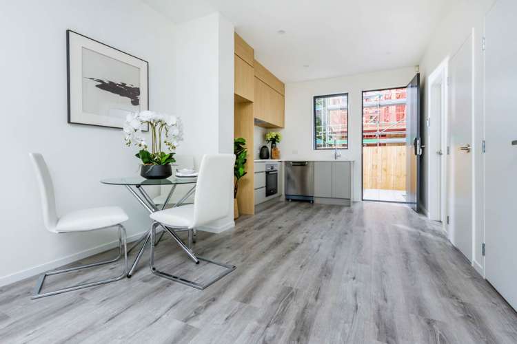 8/10 Arney Road Ranui_10