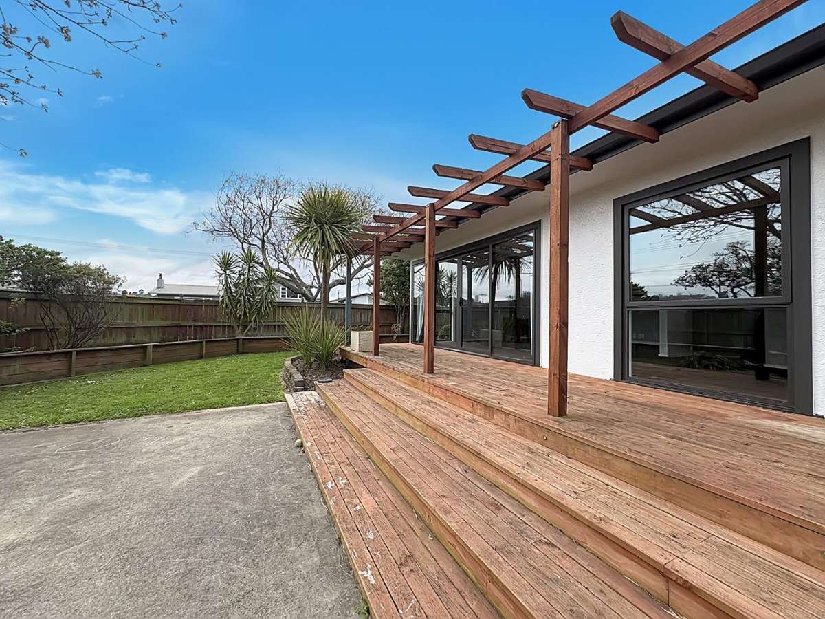SPRINGVALE - 3 BEDROOMS 2