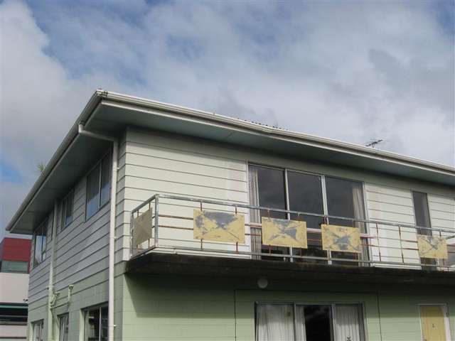 Central two bedroom flat in great location!