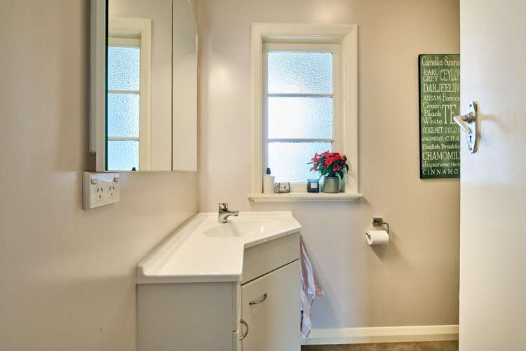 35 Lincoln Avenue Tawa_13