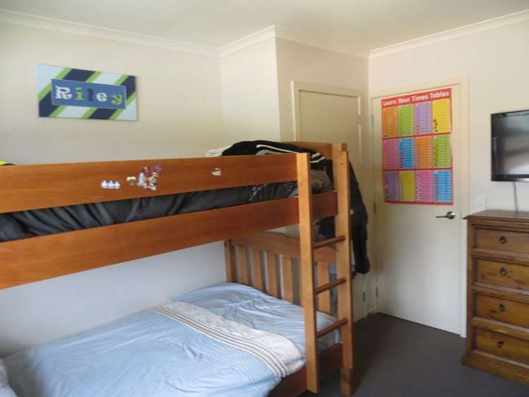 25 Saint Lawrence Street Toi Toi_11