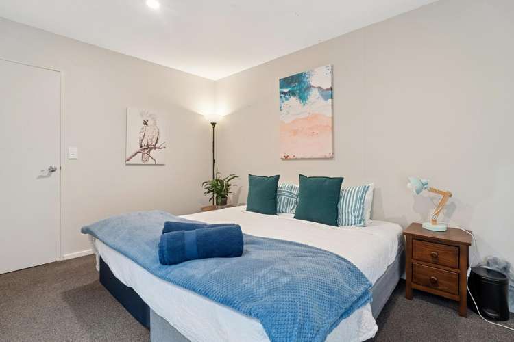 33 Arawata Terrace Fernhill/Sunshine Bay_14