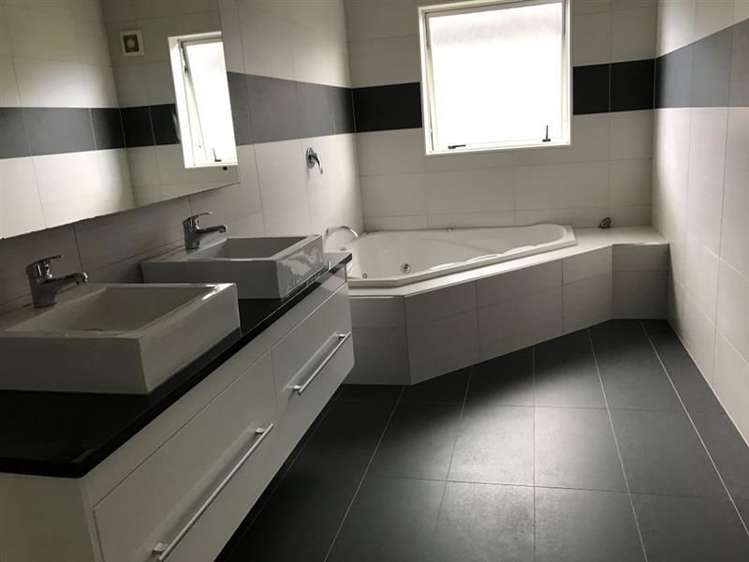 14 Stamford Crescent Flat Bush_13