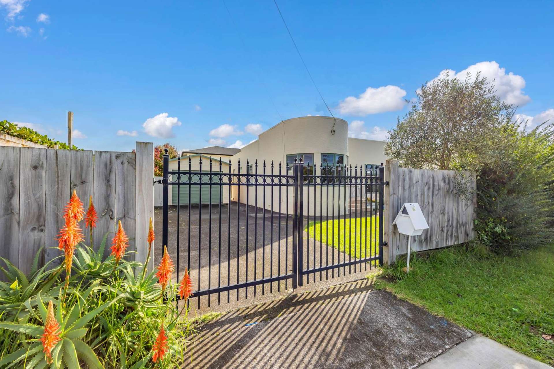 76 Archibald Road Kelston_0