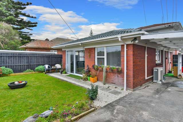 BRICK & TILE IN THE HEART OF MANGERE EAST!