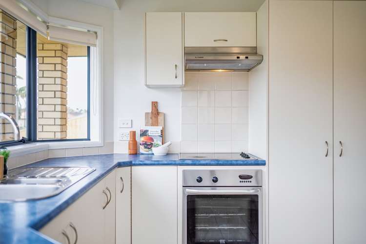 8 Ballybay Road East Tamaki_11