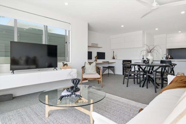 2/135 Marine Parade Mount Maunganui_9