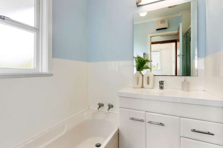 6 Kelwyn Road Kelston_13