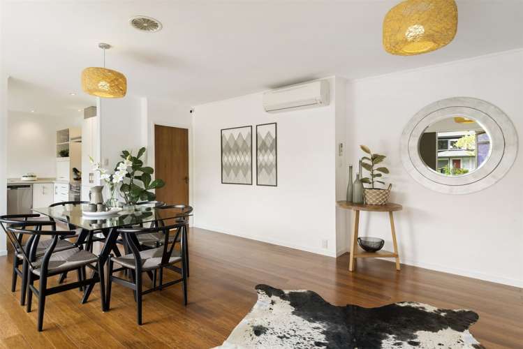 8 Riviera Place Hauraki_11