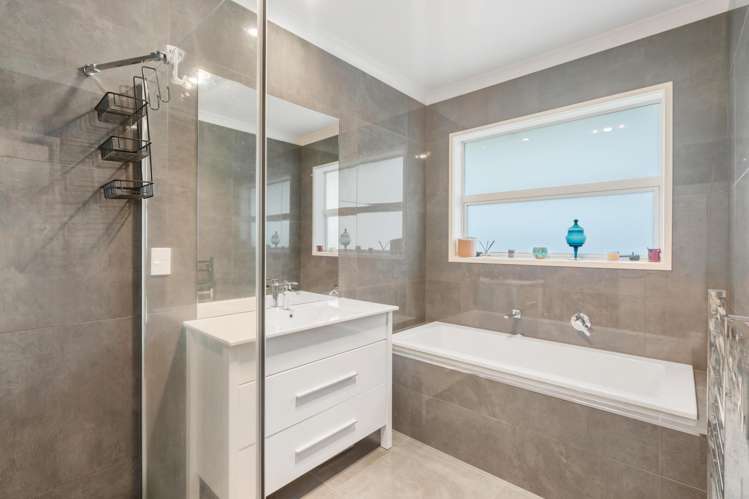 14 Celmisia Retreat Papamoa Beach_14