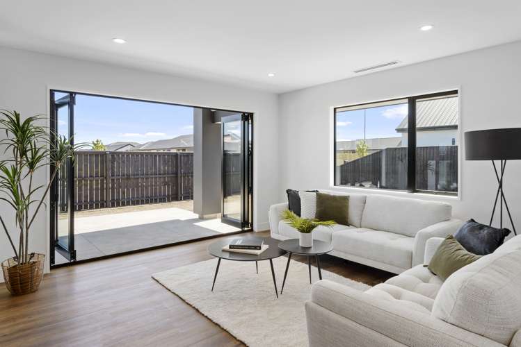 7 Candlesticks Crescent Lincoln_13