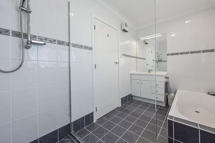 77B Beach Road Otumoetai_11