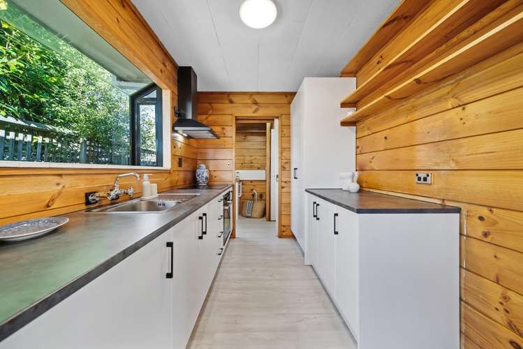 2/74 Aorangi Road Bryndwr_16