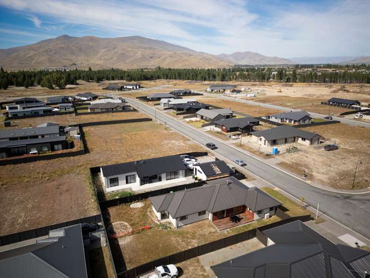 27 Lakeland Avenue Twizel_27