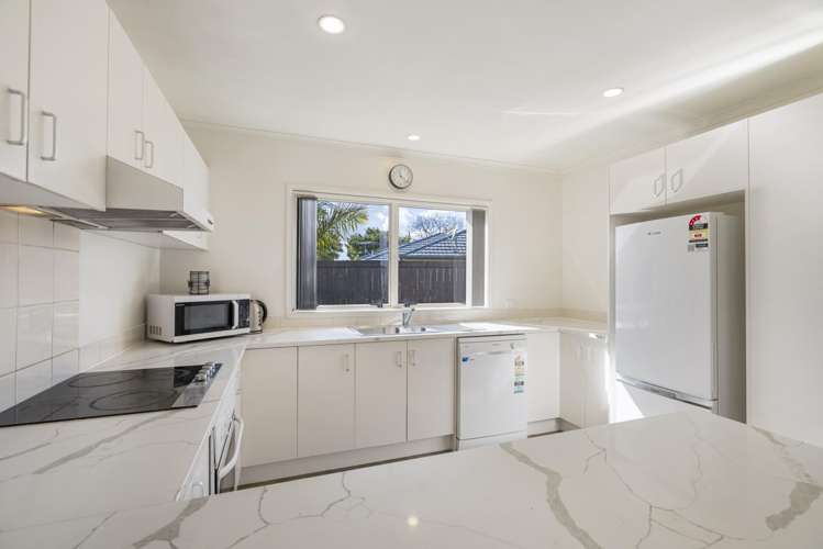 319a Royal Road Massey_6