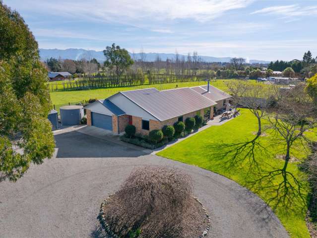 Easy Care Lifestyle Minutes from Town