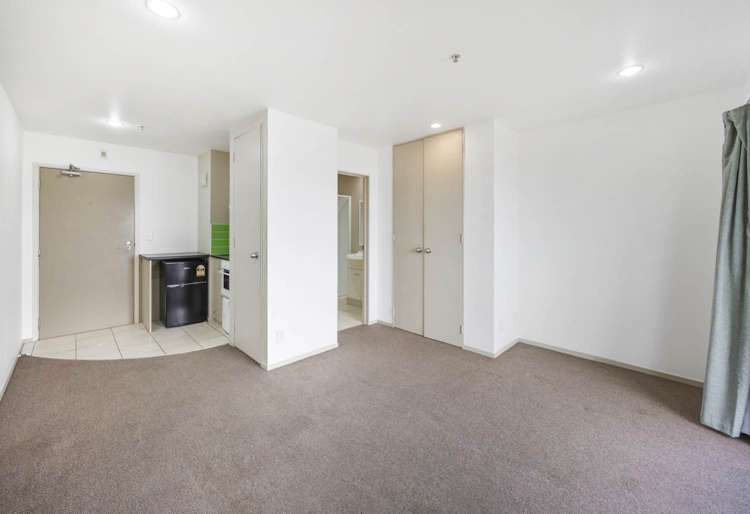5k/10 Crown Lynn Place New Lynn_4